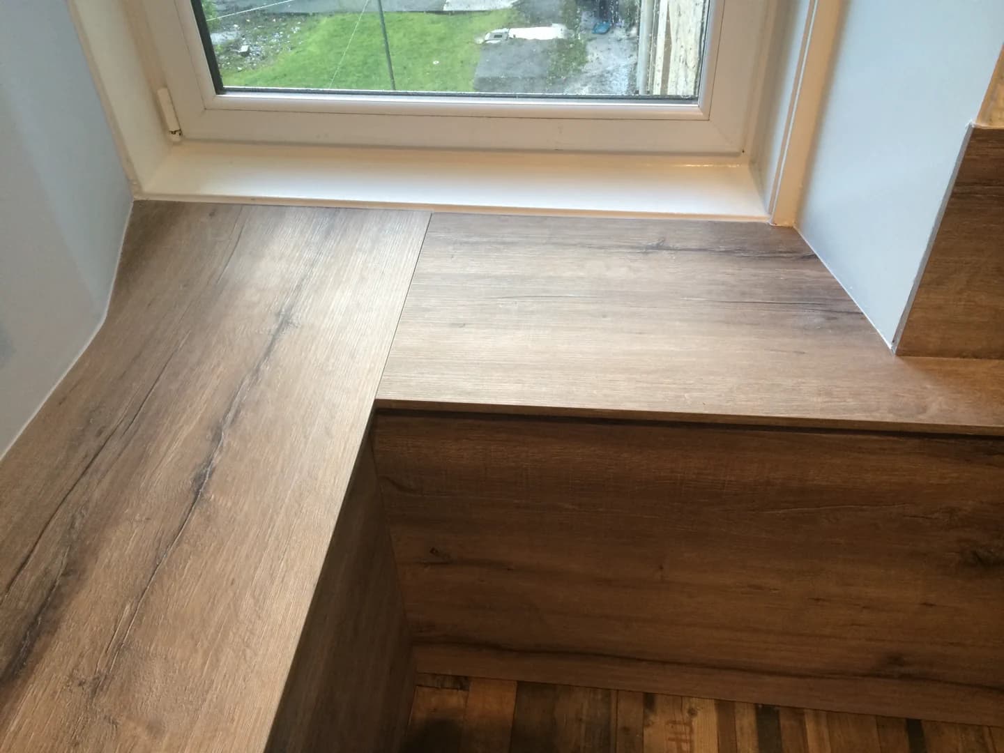 Completed kitchen showing our Vivo Gloass range with grey finish